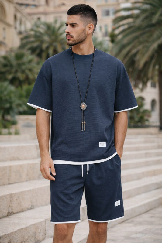 Completo Uomo Estivo Casual Chic – T-Shirt e Bermuda Coordinati in Tessuto Traspirante